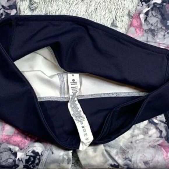 ✨Lululemon If You're Lucky Crop ~size 6~✨ - Picture 7 of 8